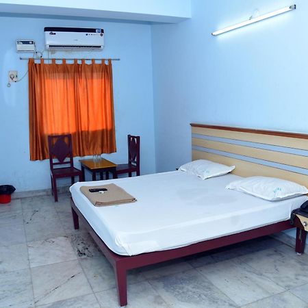 Hotel Aditya ปอนดิเชอรี ภายนอก รูปภาพ
