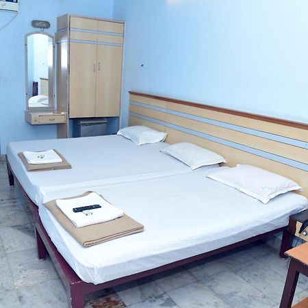 Hotel Aditya ปอนดิเชอรี ภายนอก รูปภาพ
