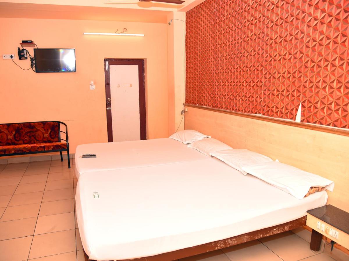Hotel Aditya ปอนดิเชอรี ภายนอก รูปภาพ