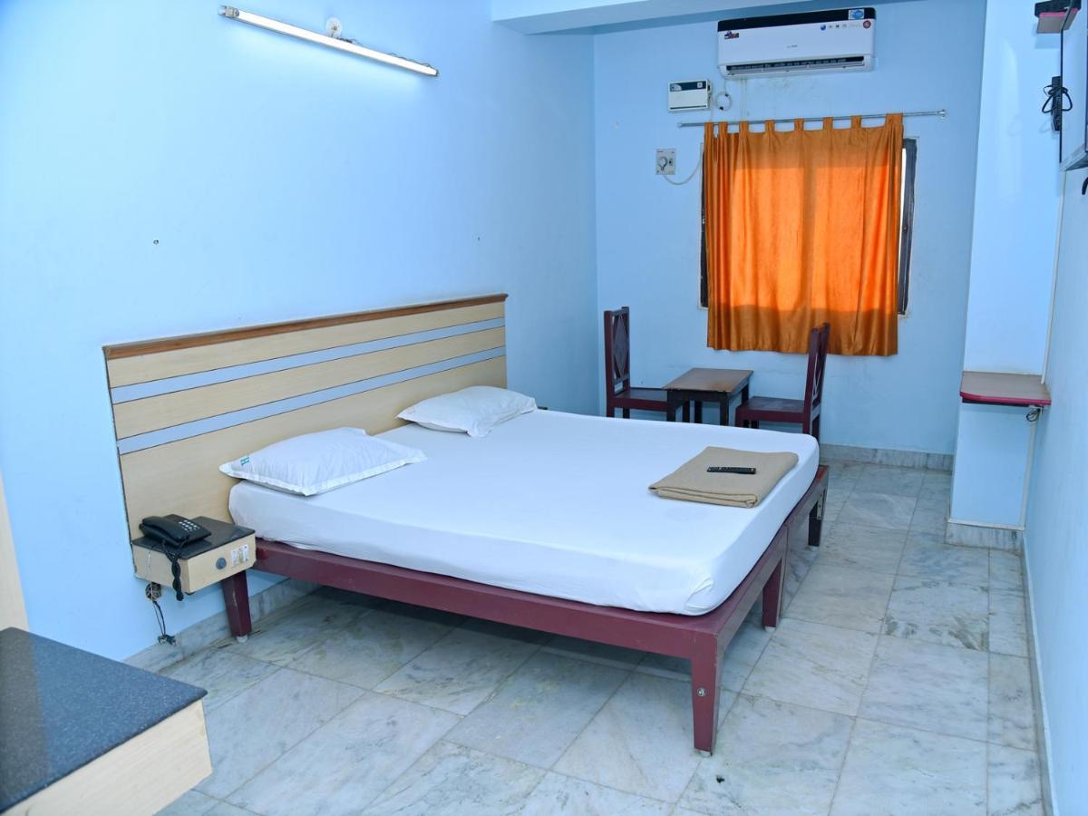 Hotel Aditya ปอนดิเชอรี ภายนอก รูปภาพ