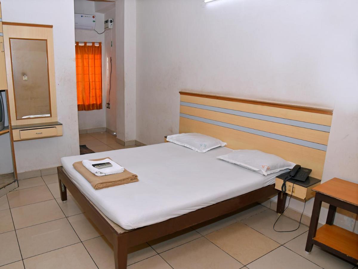 Hotel Aditya ปอนดิเชอรี ภายนอก รูปภาพ