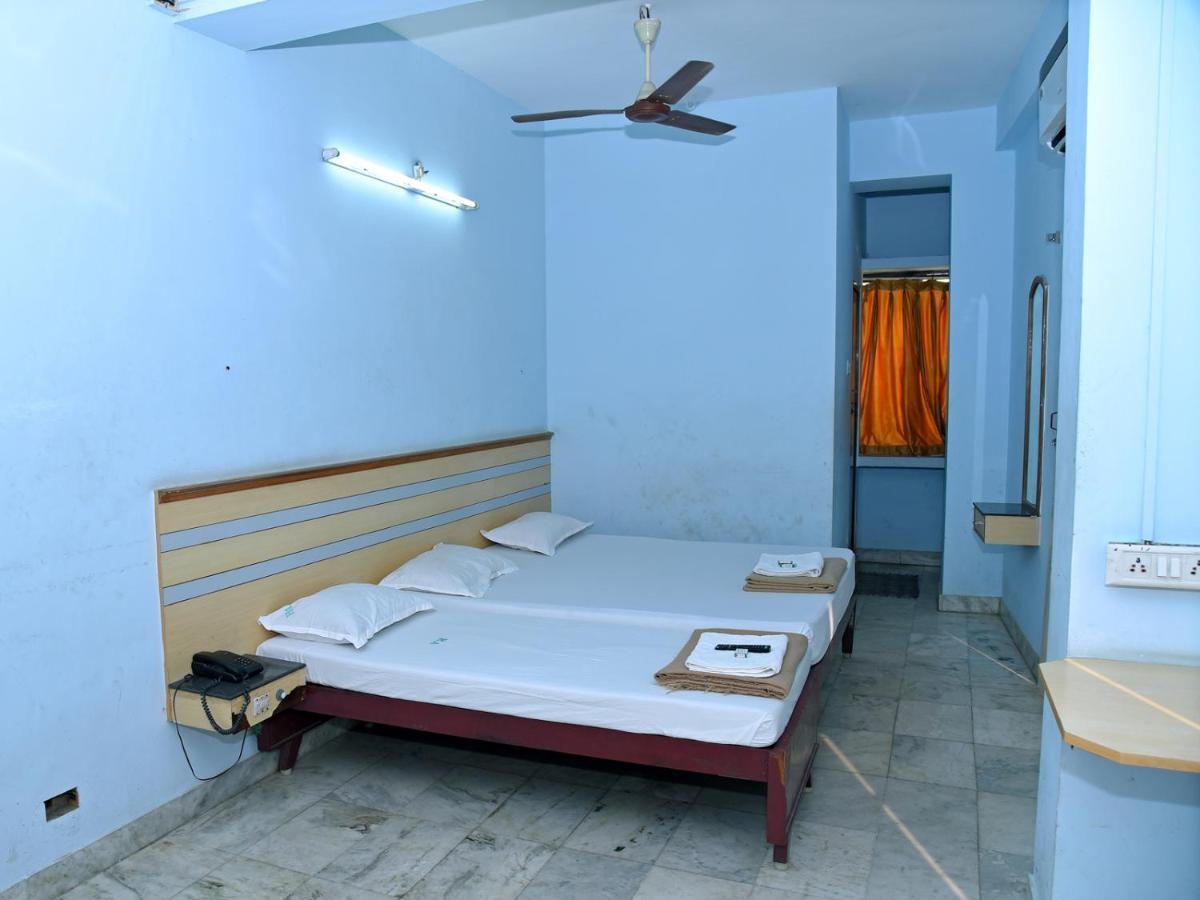 Hotel Aditya ปอนดิเชอรี ภายนอก รูปภาพ