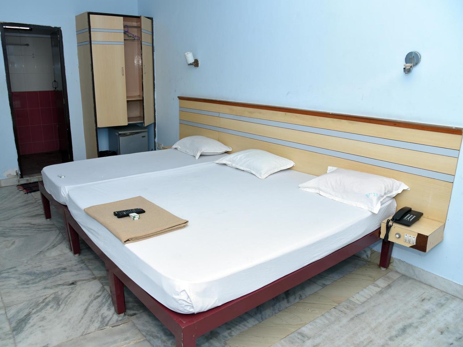 Hotel Aditya ปอนดิเชอรี ภายนอก รูปภาพ