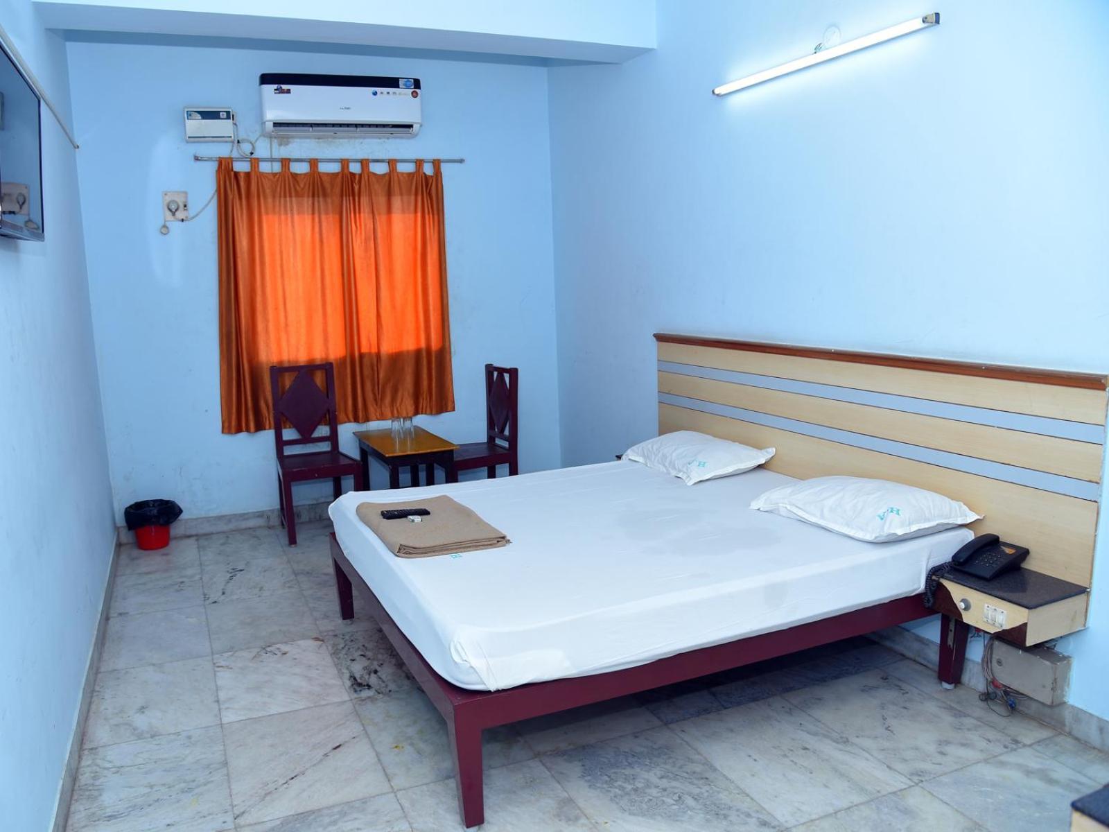 Hotel Aditya ปอนดิเชอรี ภายนอก รูปภาพ