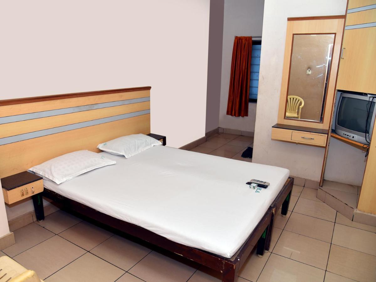 Hotel Aditya ปอนดิเชอรี ภายนอก รูปภาพ
