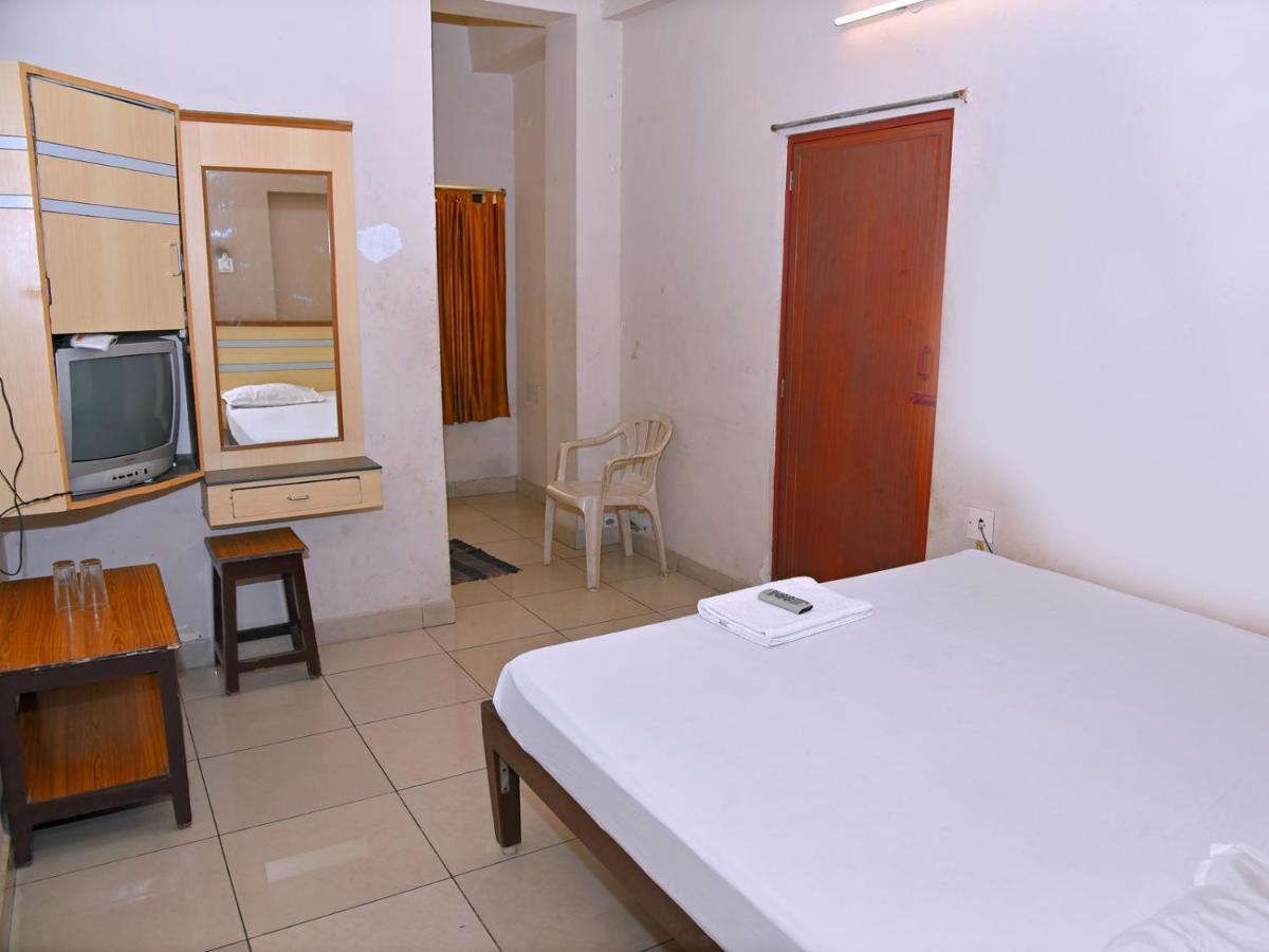 Hotel Aditya ปอนดิเชอรี ภายนอก รูปภาพ