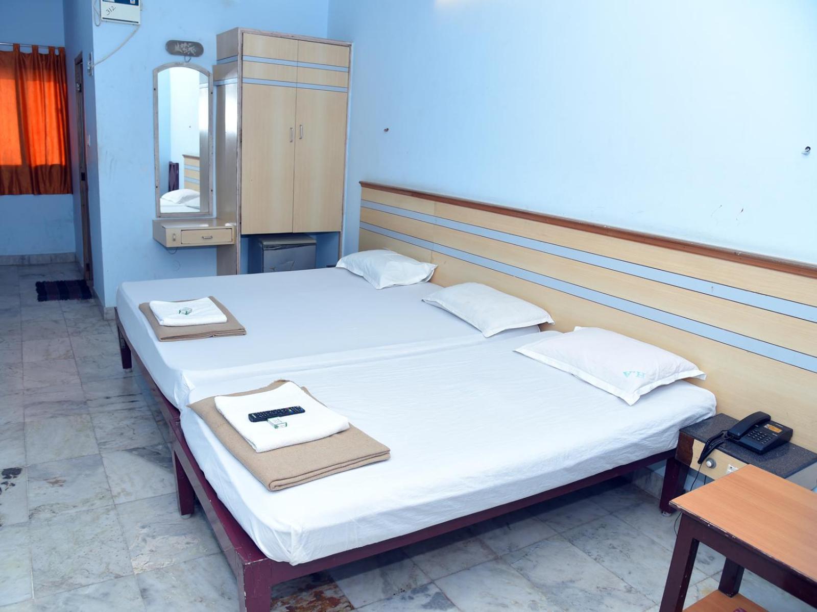 Hotel Aditya ปอนดิเชอรี ภายนอก รูปภาพ