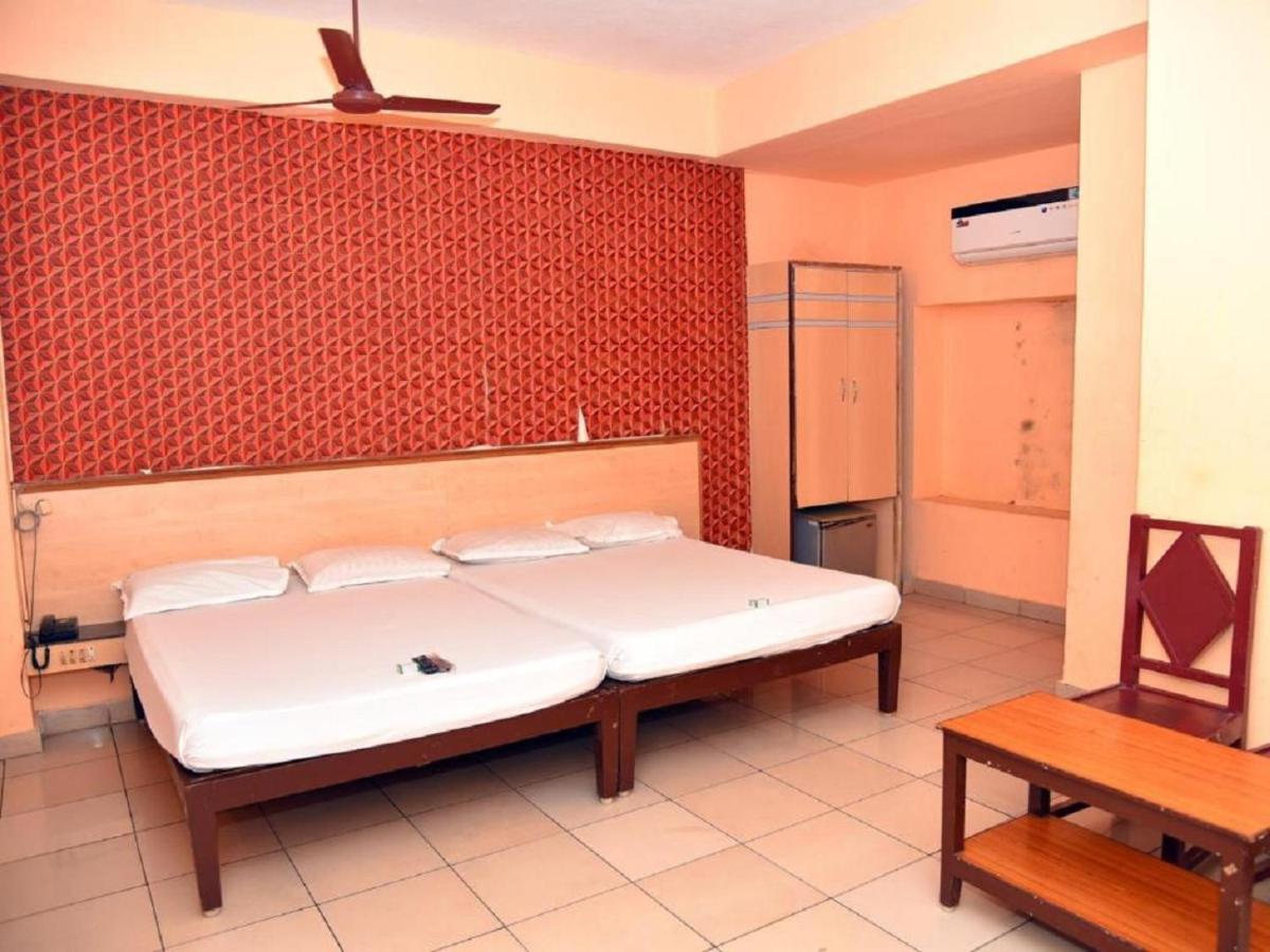 Hotel Aditya ปอนดิเชอรี ภายนอก รูปภาพ